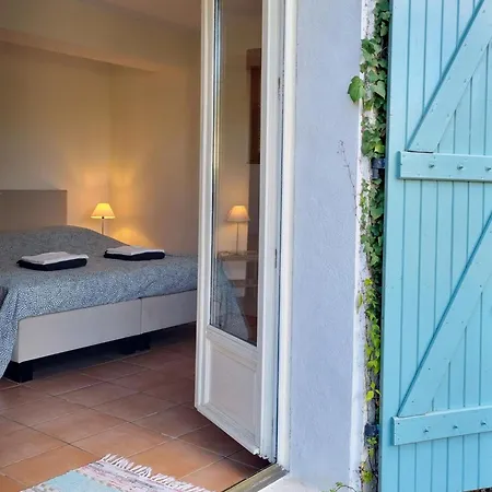 Au Calme Avec Piscine Holiday home Cazedarnes