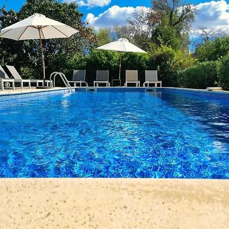 Au Calme Avec Piscine *